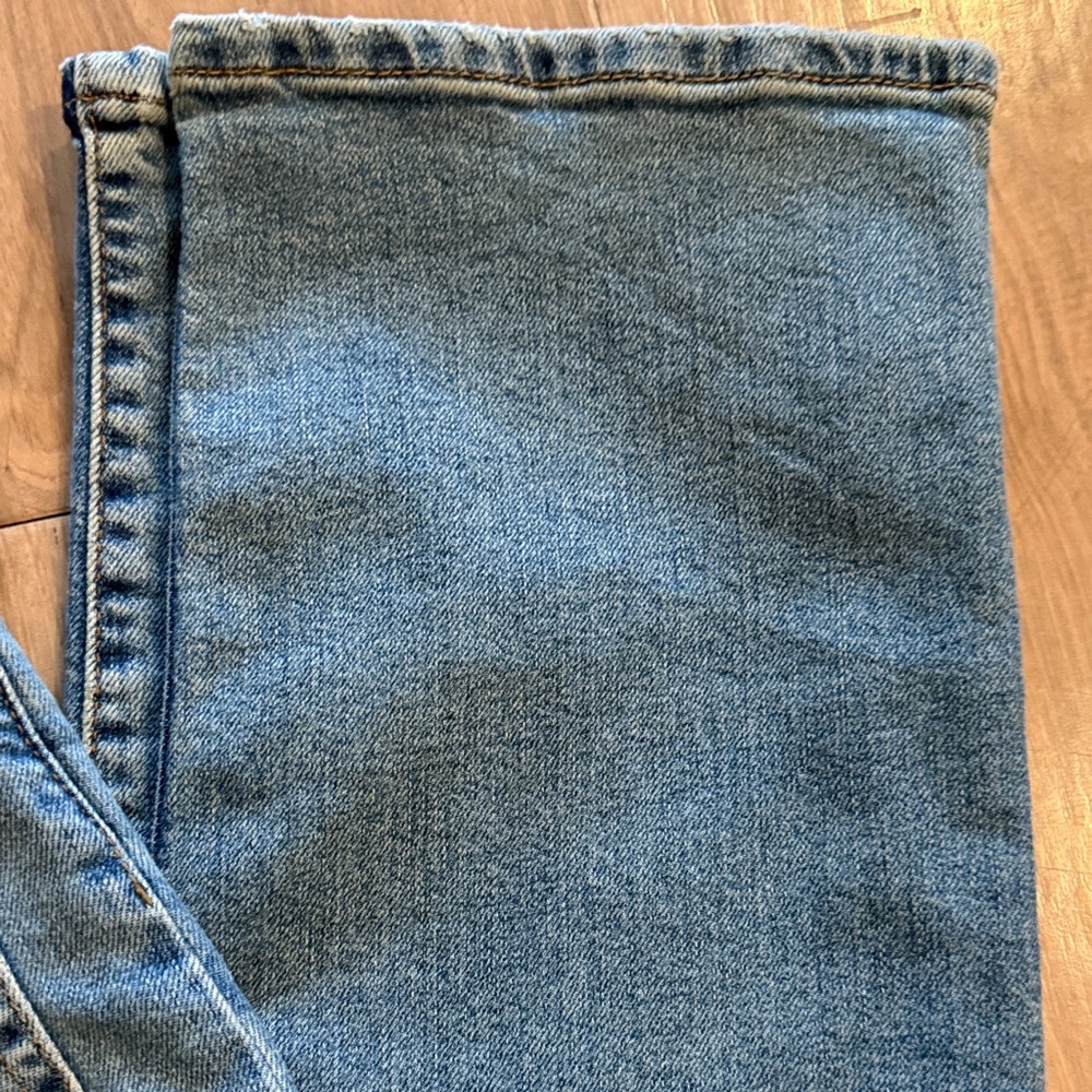 Levi's Women’s  Ribcage Straight Jeans - Picture 4 of 10